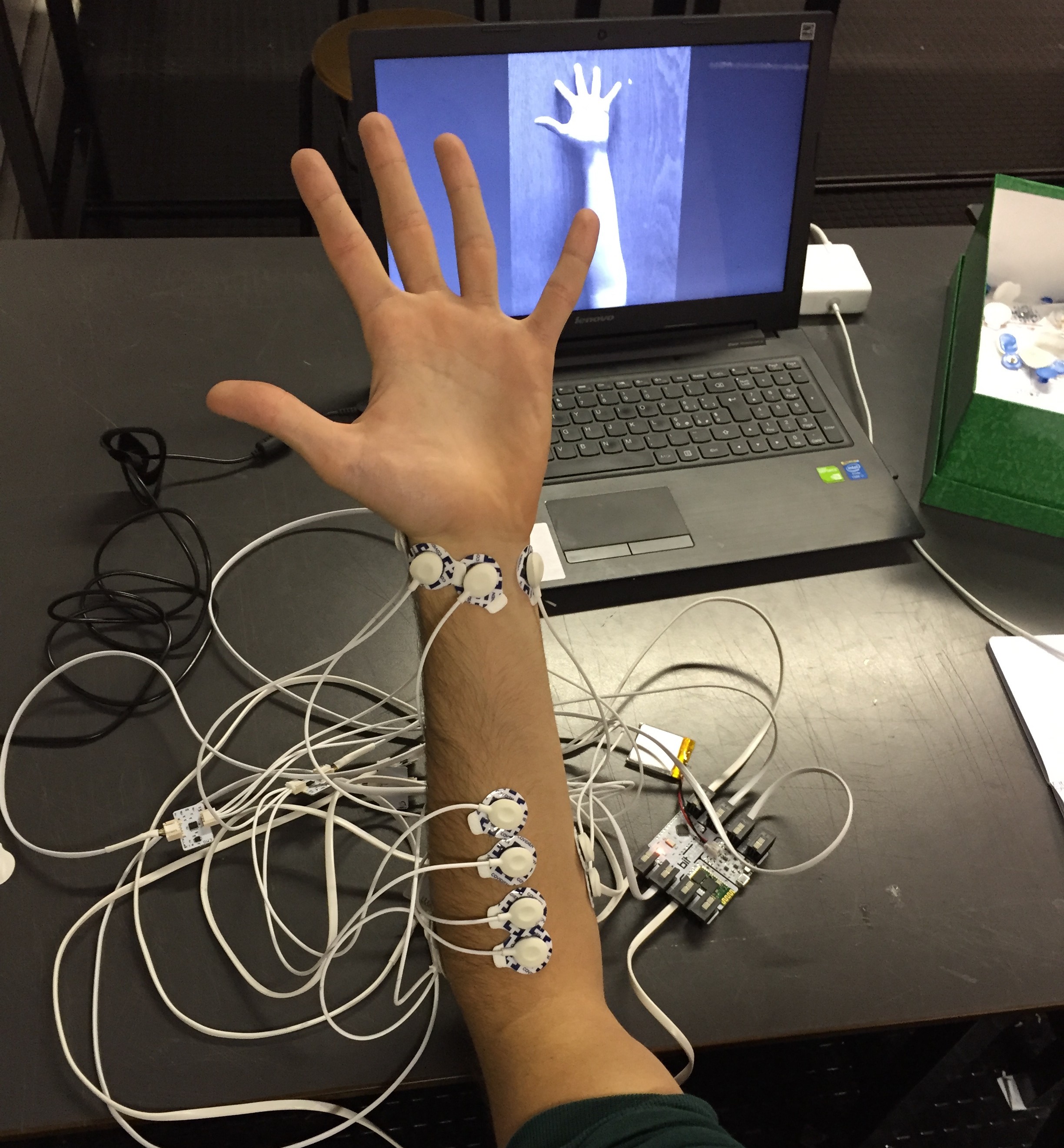 MEM-BRAIN: MEMristor synapses for BRAIN computing